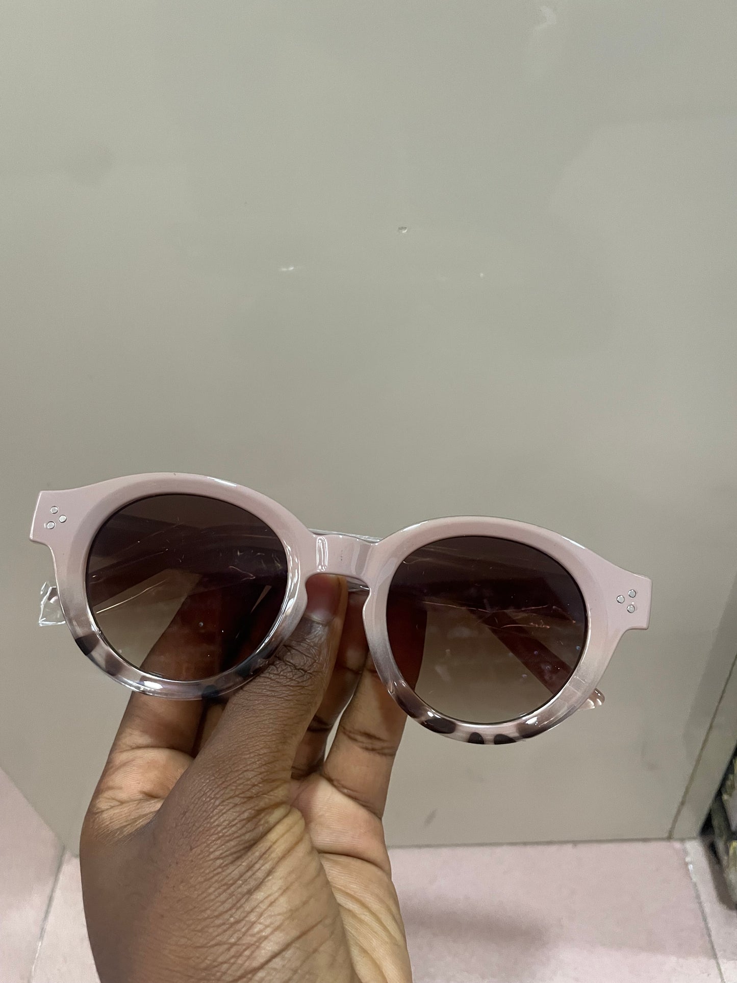 3 DOTS ROUND UNISEX SHADES