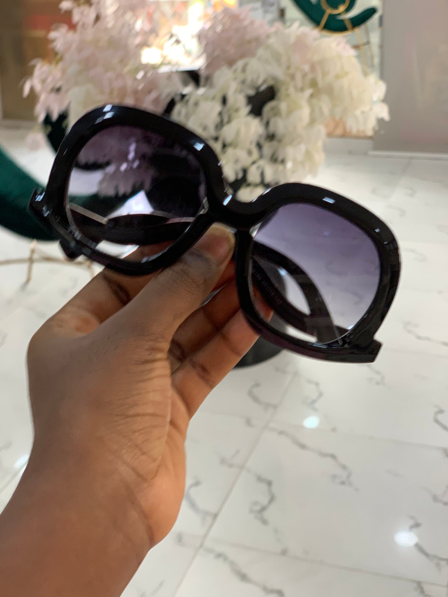 ELEGANT SHADE