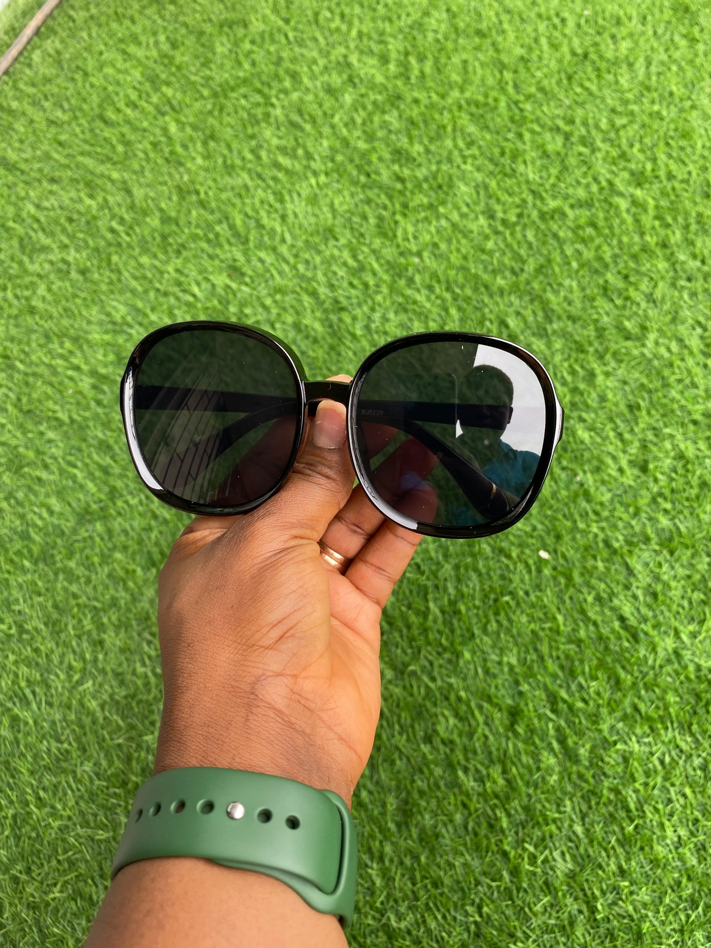 LINDA OVERSIZED SHADES