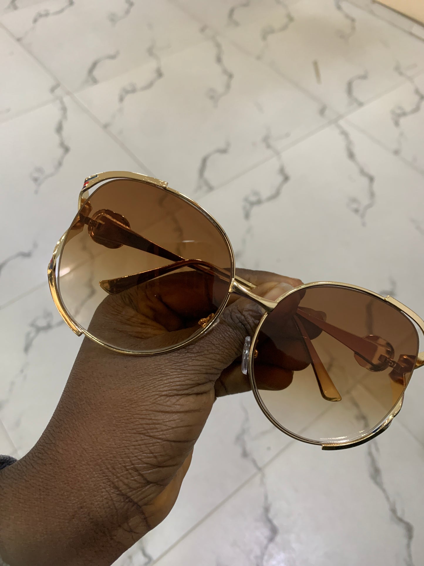 GUCCI ROUND SHADE