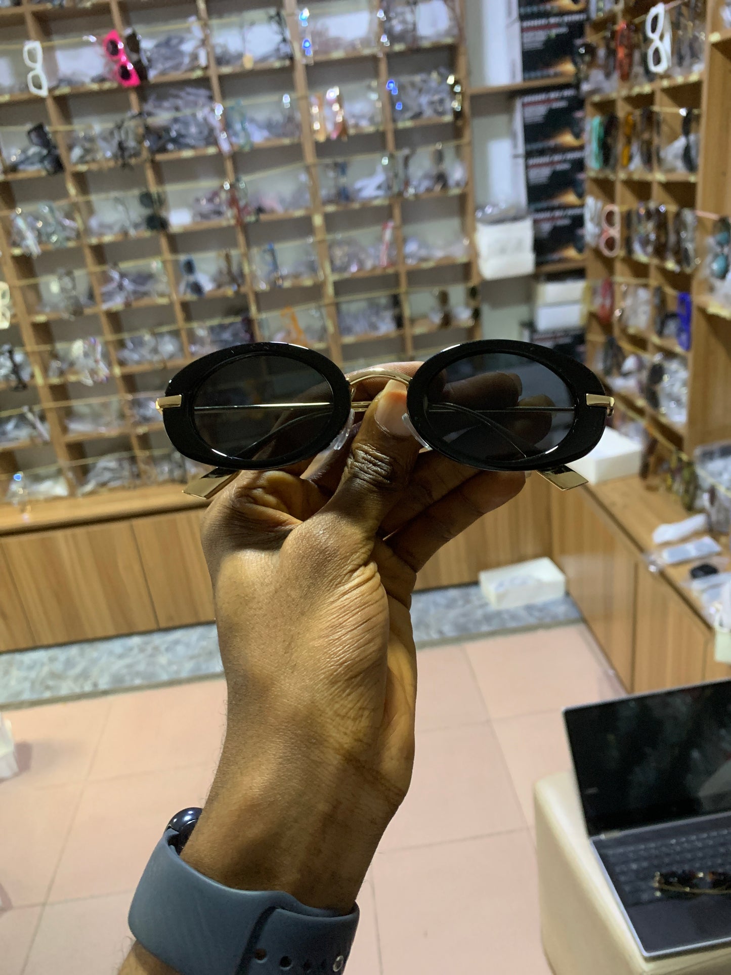 MUSHIN SHADE