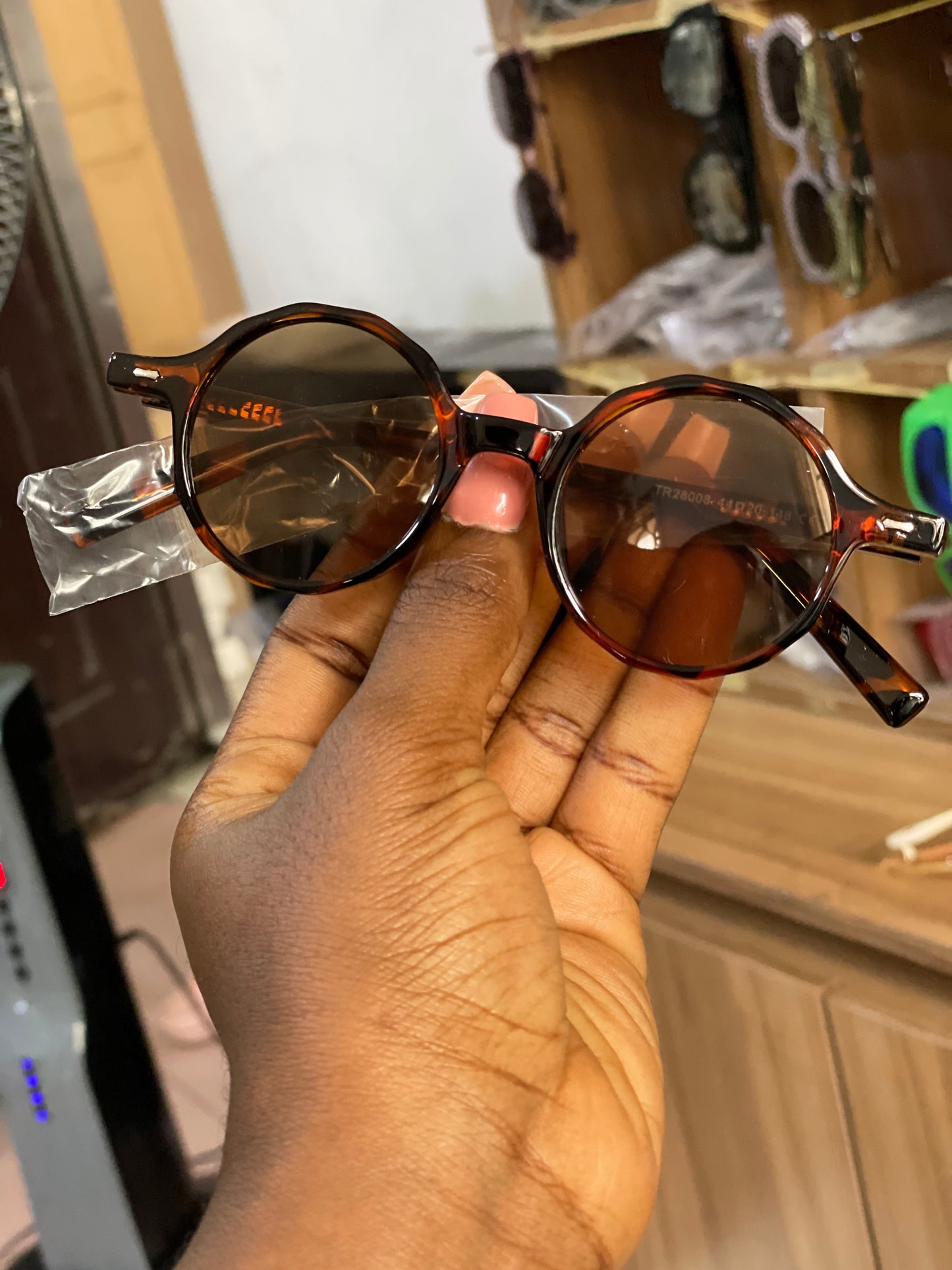 ROY UNISEX SHADE