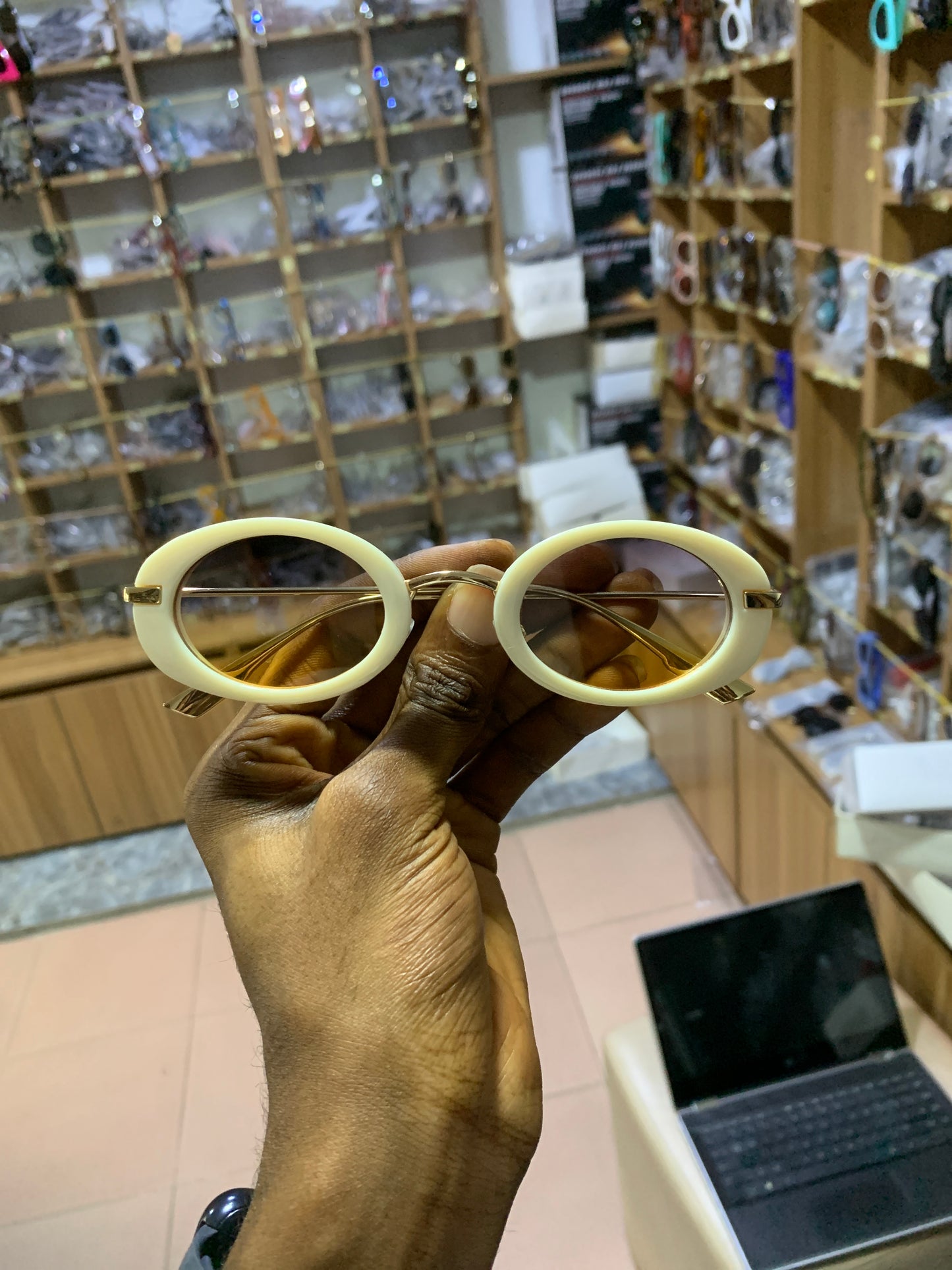 MUSHIN SHADE
