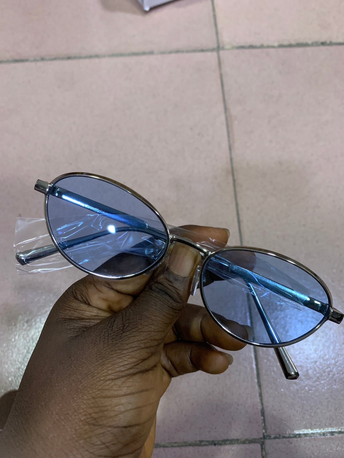 DAN 1 UNISEX ROUND SHADE