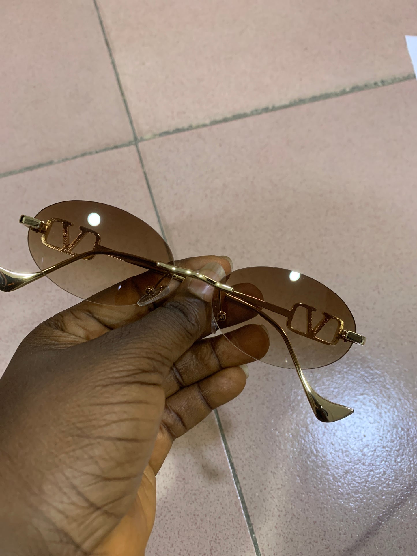 VICTORIA RIMLESS SUNGLASSES