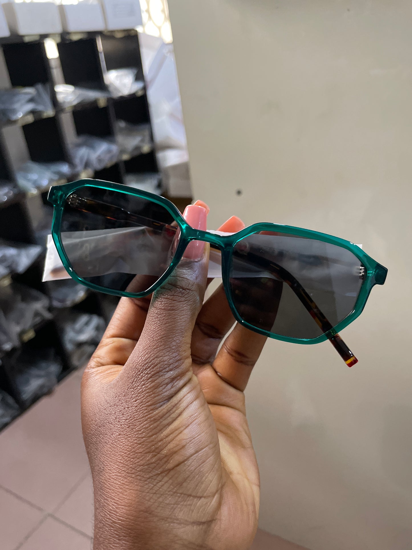 EASTON UNISEX SHADE