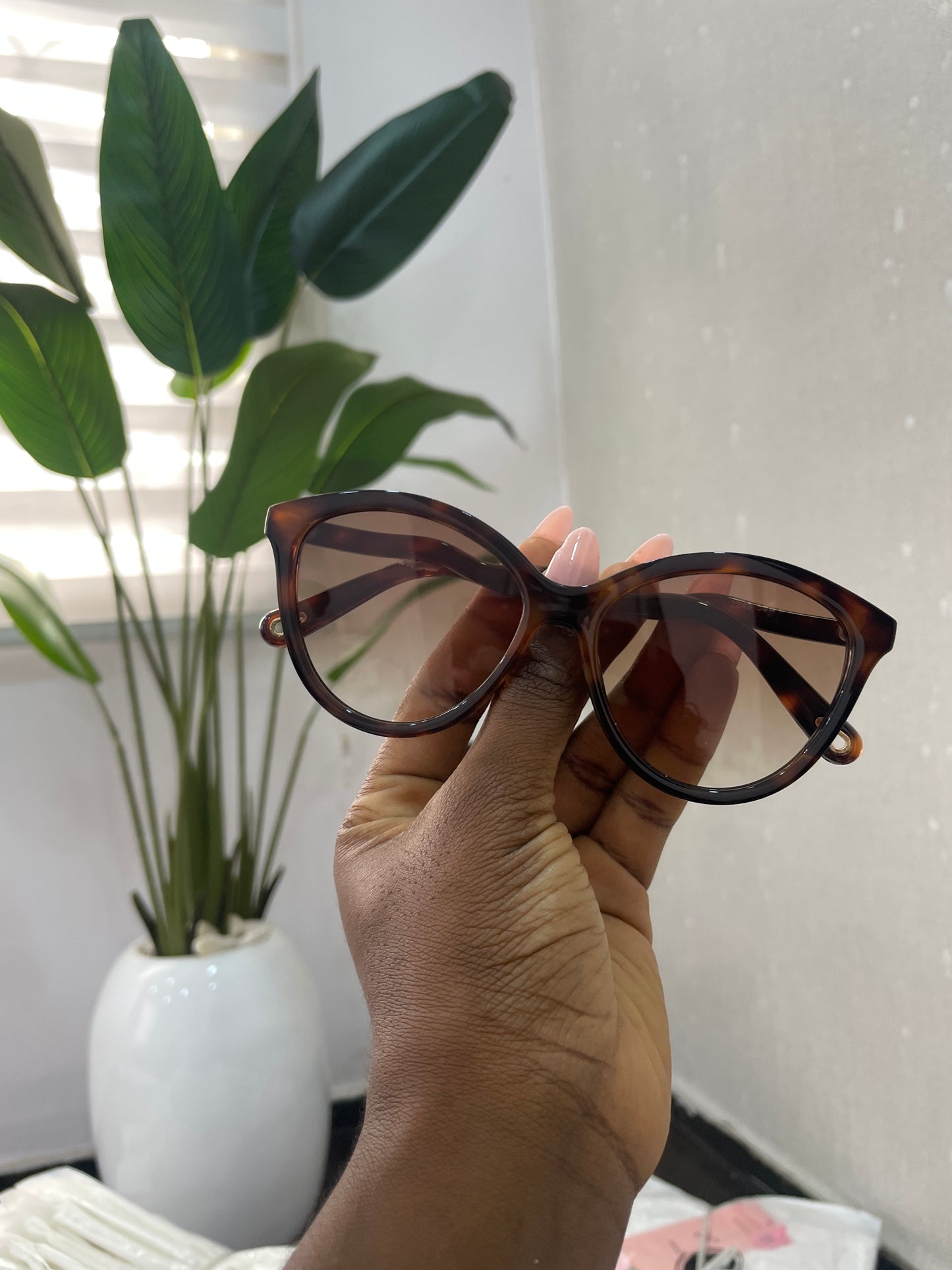 MEG OVERSIZED SHADES