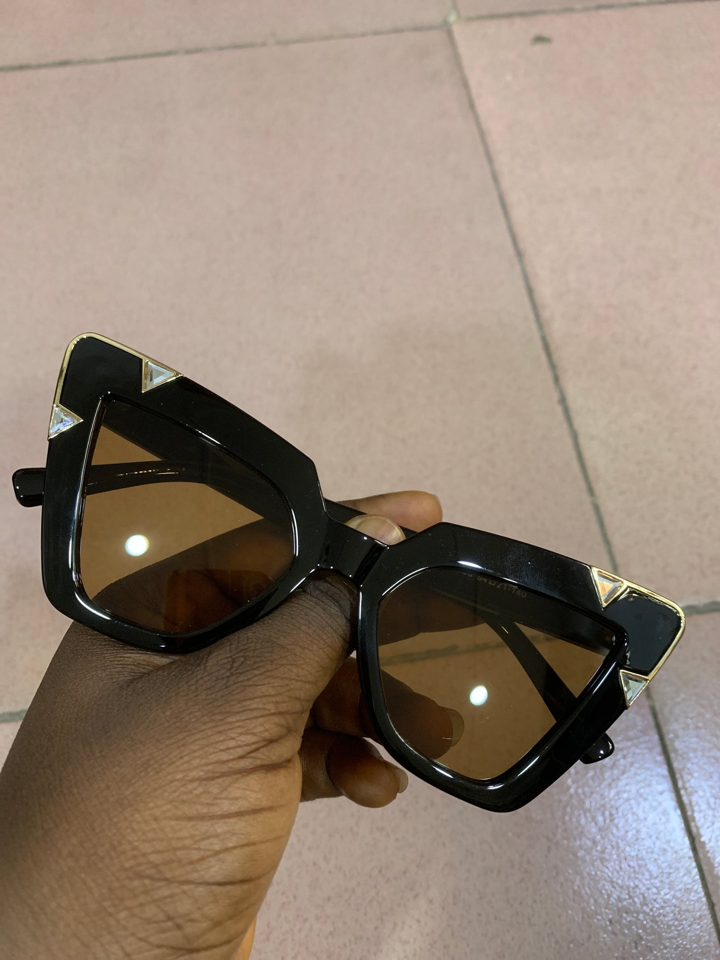 IRREGULER ANGLED GLASSES