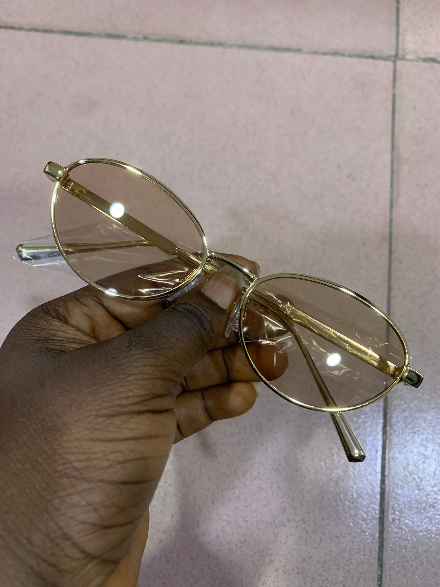 DAN 1 UNISEX ROUND SHADE