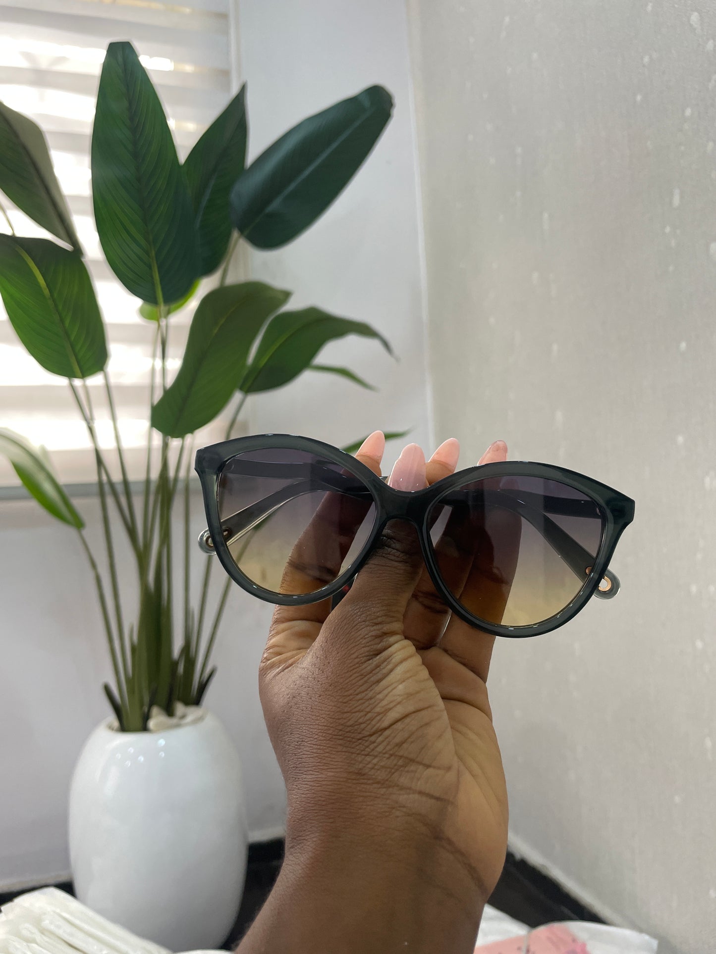 MEG OVERSIZED SHADES