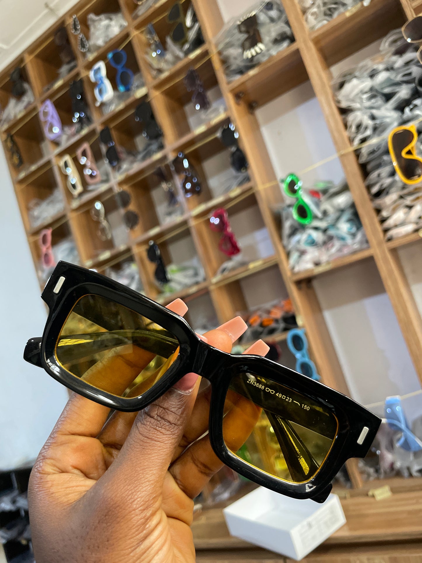 ACTION UNISEX SHADE