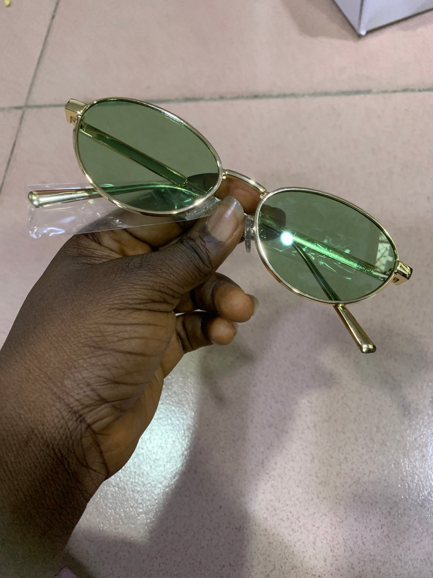 DAN 1 UNISEX ROUND SHADE