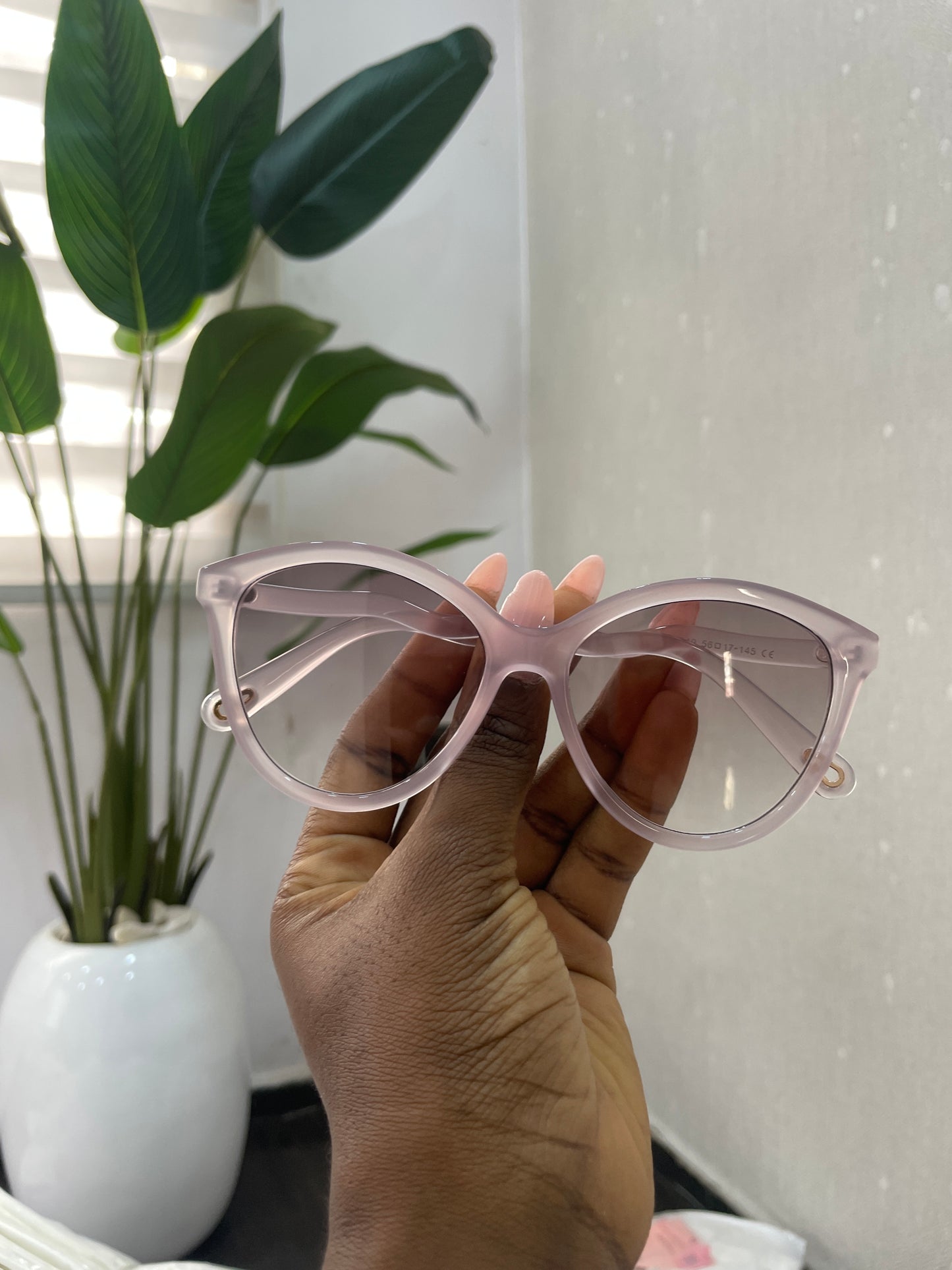 MEG OVERSIZED SHADES