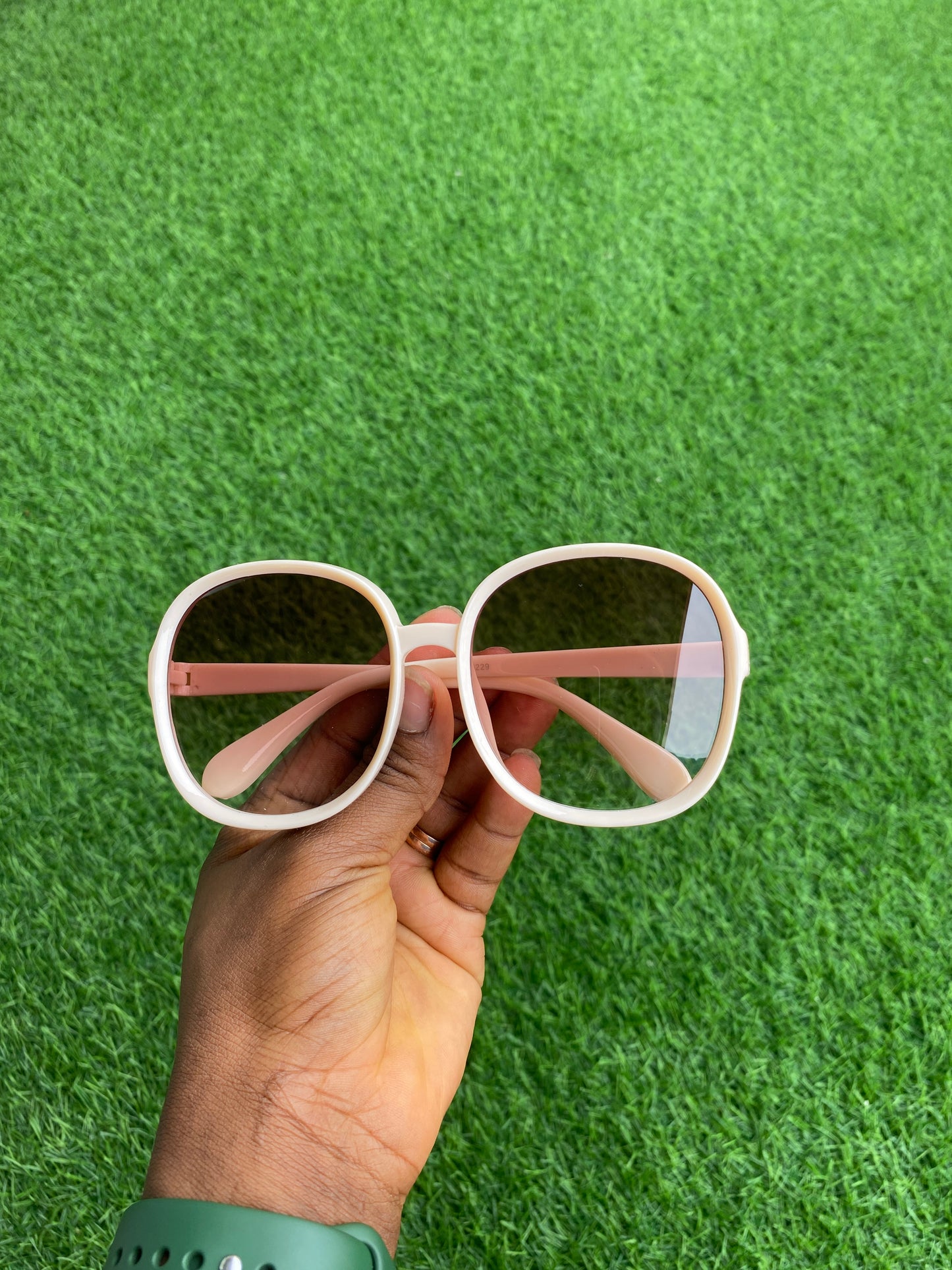 LINDA OVERSIZED SHADES