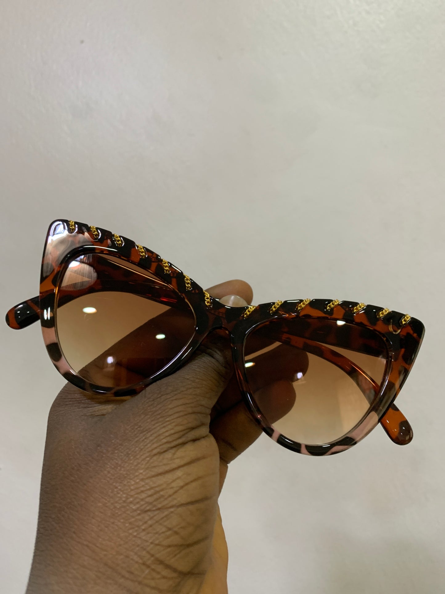 HILLARY CHAINED CATEYE SUNGLASSES
