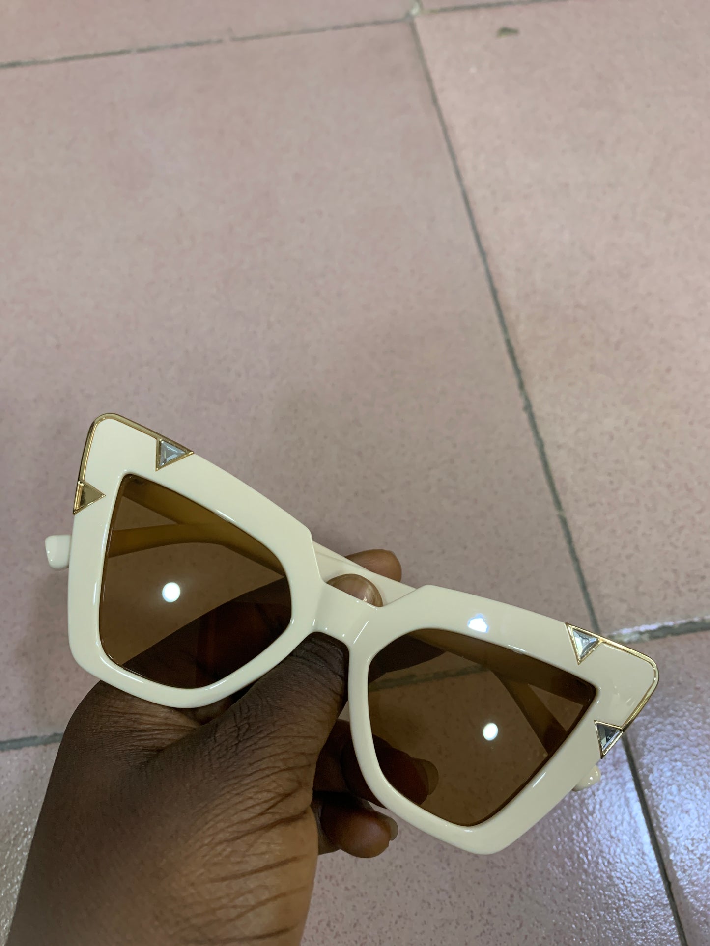 IRREGULER ANGLED GLASSES
