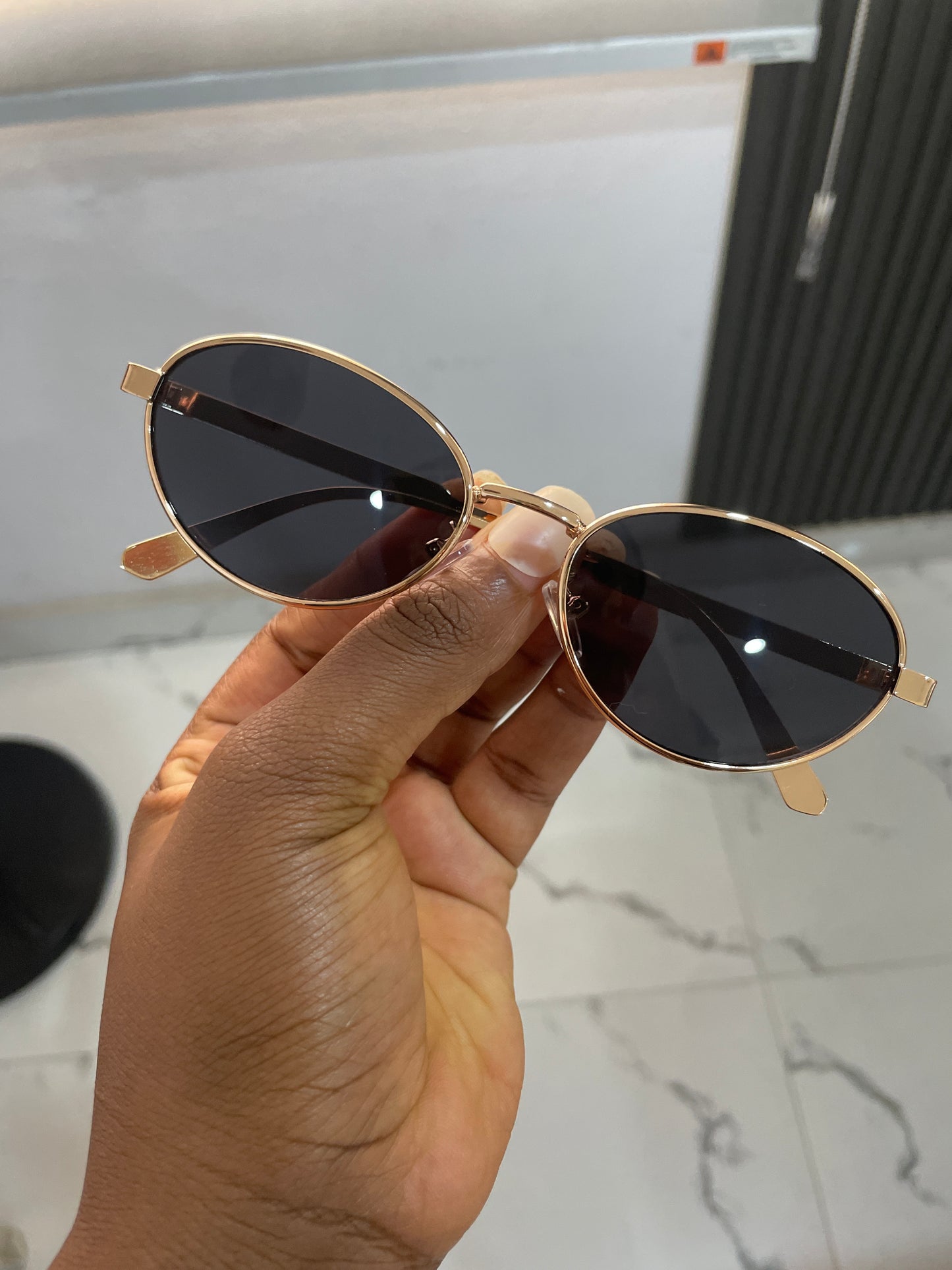 DAN 1 UNISEX ROUND SHADE