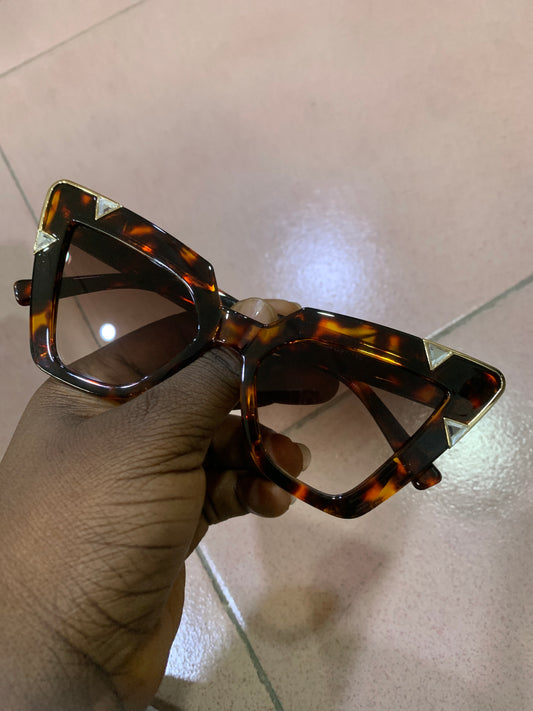 IRREGULER ANGLED GLASSES
