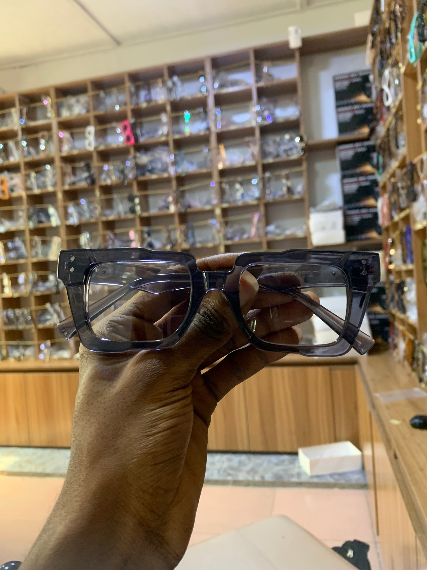AMAYA UNISEX NERD AND SHADE