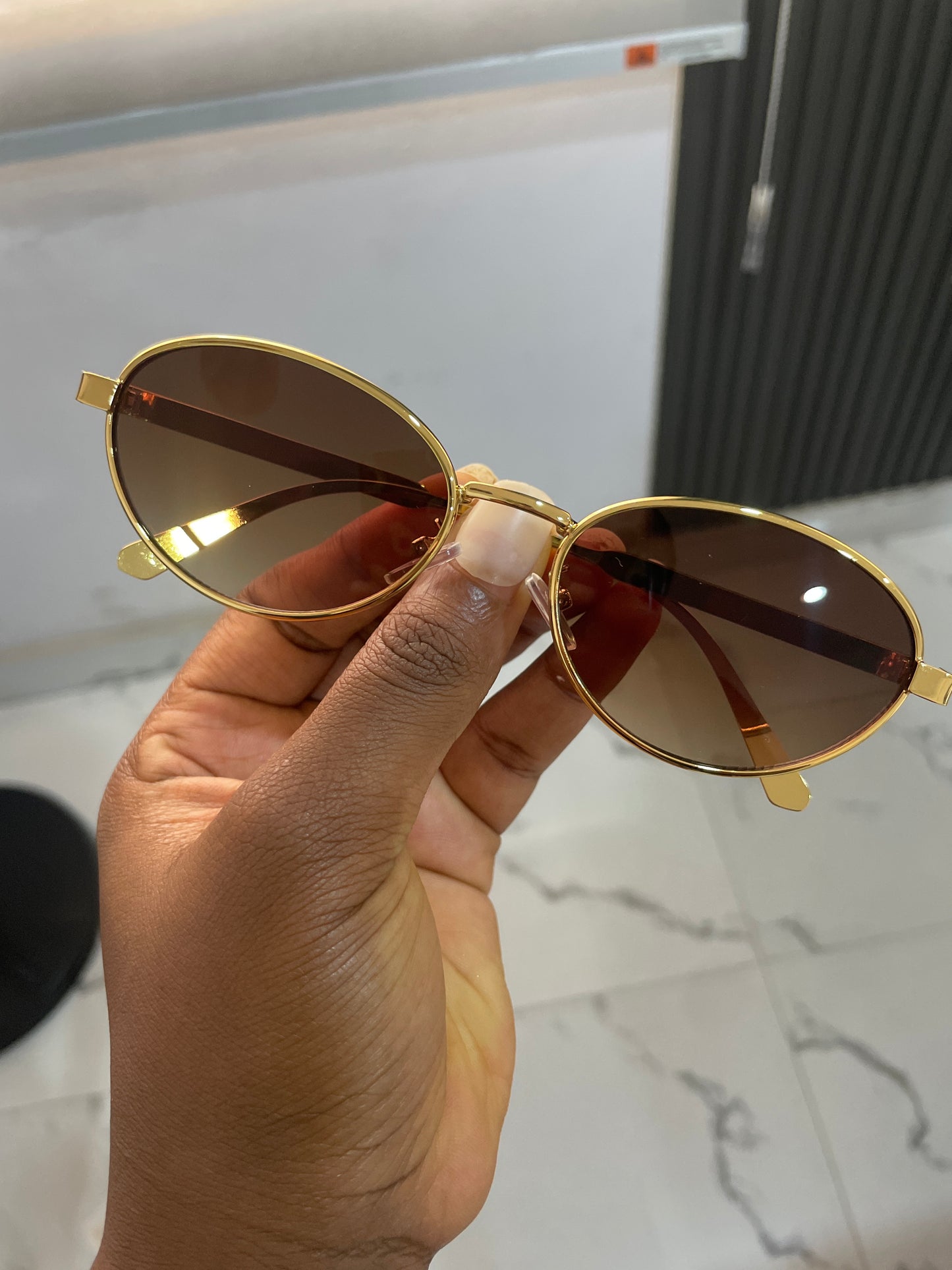 DAN 1 UNISEX ROUND SHADE