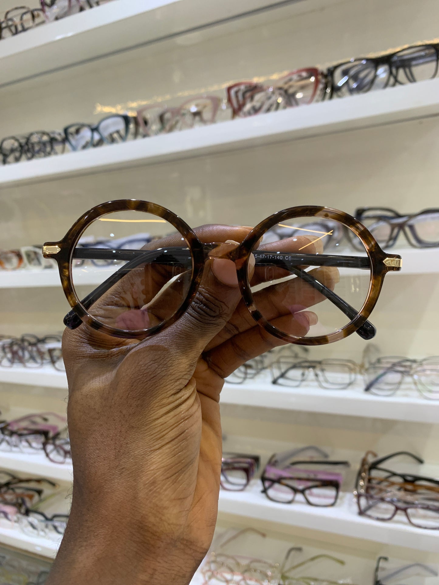 AUTHUR ROUND UNISEX GLASS