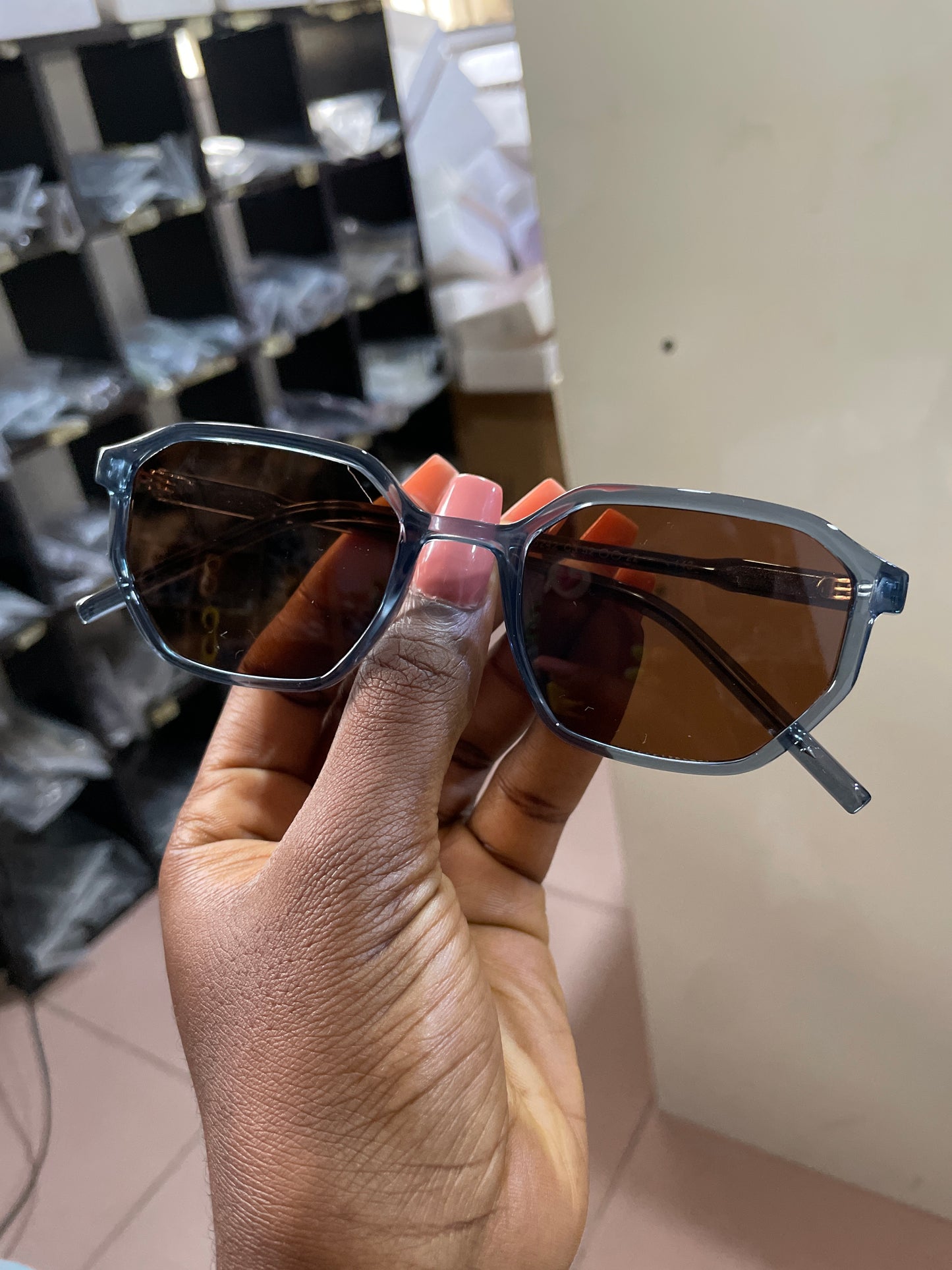EASTON UNISEX SHADE