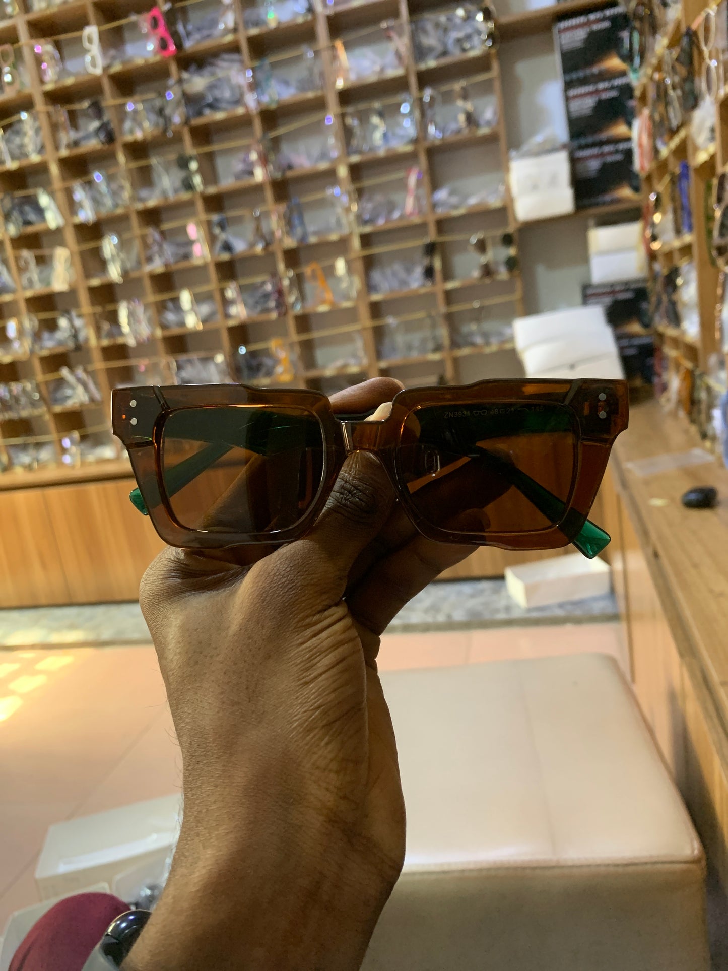 AMAYA UNISEX NERD AND SHADE