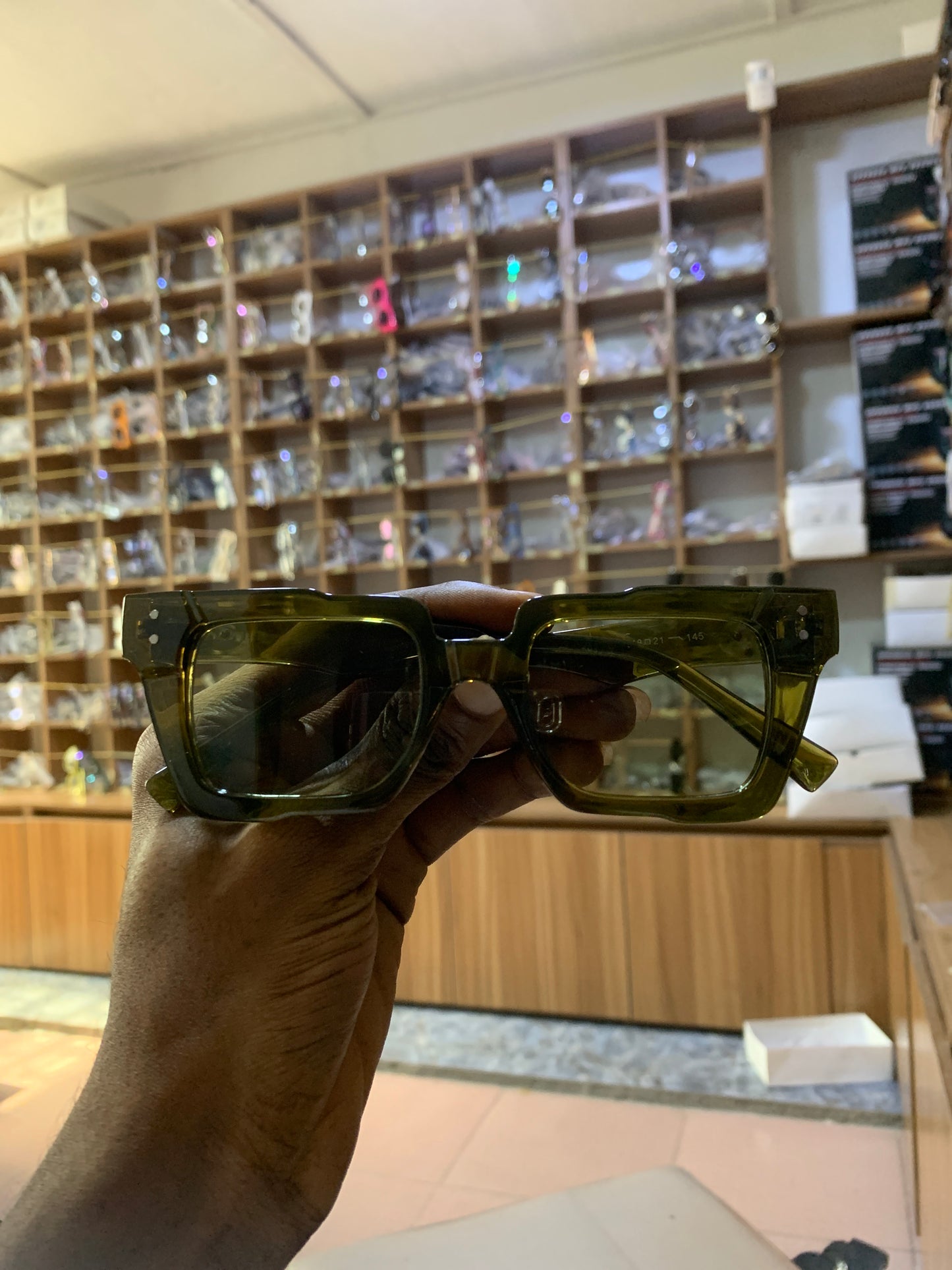 AMAYA UNISEX NERD AND SHADE